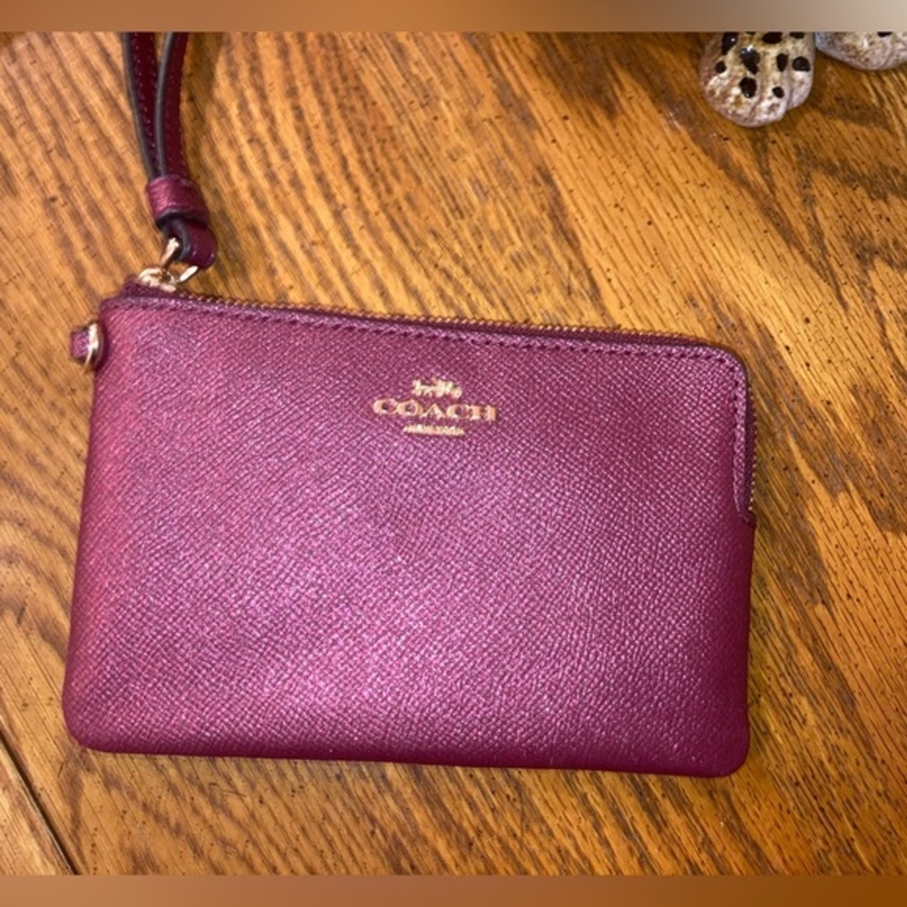COACH Crimson Glitter Corner Zip Wristlet NWOT